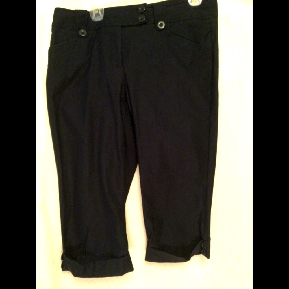 💙NWOT BLACK RETRO CAPRIS